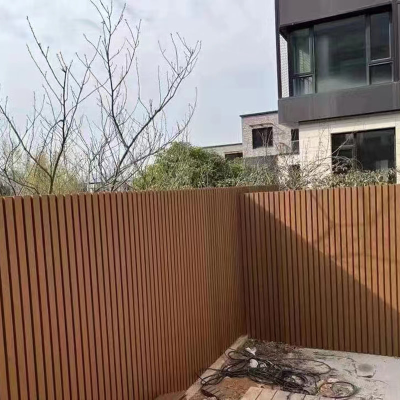 Ko-ekstruzija Ukrasna ograda Zaslon otporan na vremenske uvjete Wpc kompozit za privatnost Vrtna ograda Otporan na sunce Otporan na habanje Anti-termiti Jednostavan za postavljanje